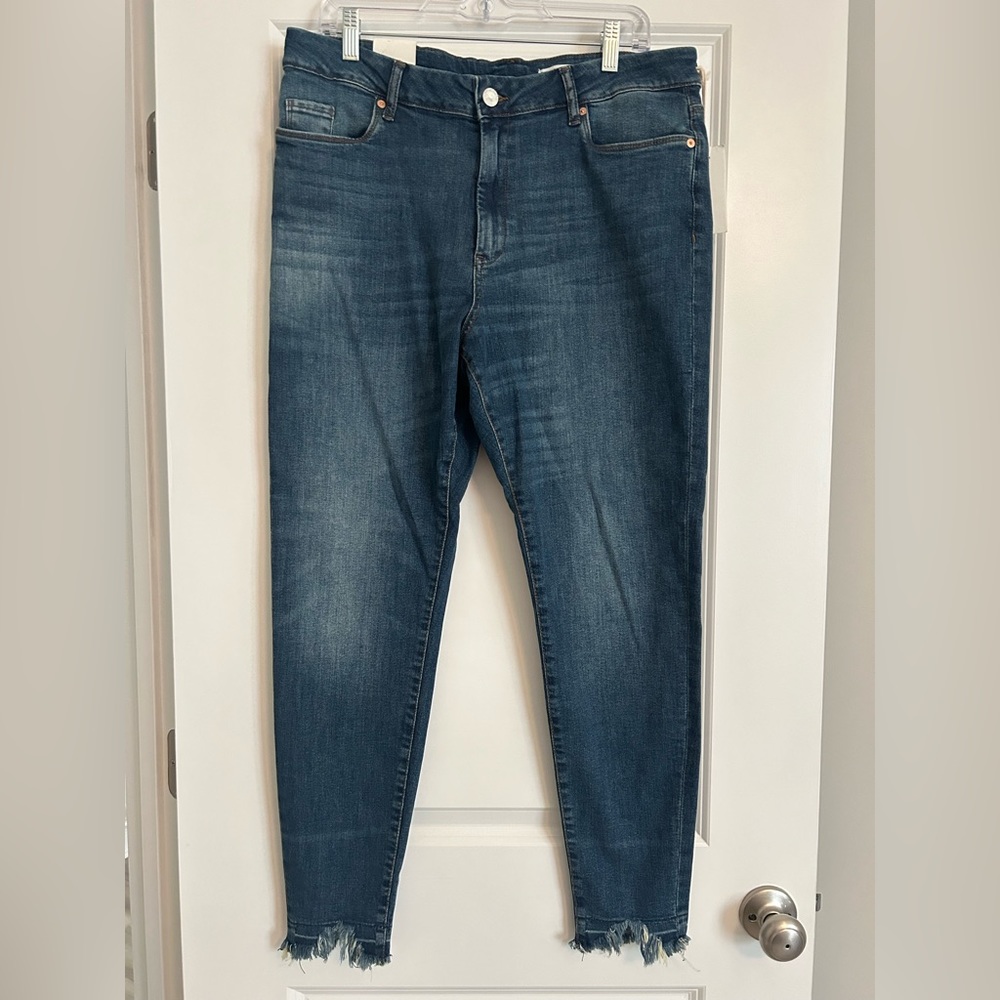 BlankNYC The Bond Mid Rise Skinny Jeans
